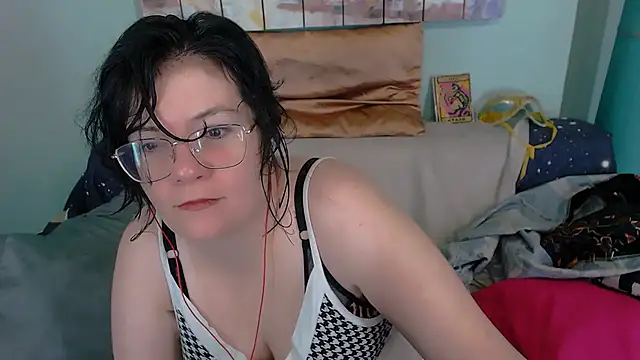 Snapshot of EverlyRays chatting on November 30, 7:47 pm EverlyRays online show from November 30, 7:47 pm