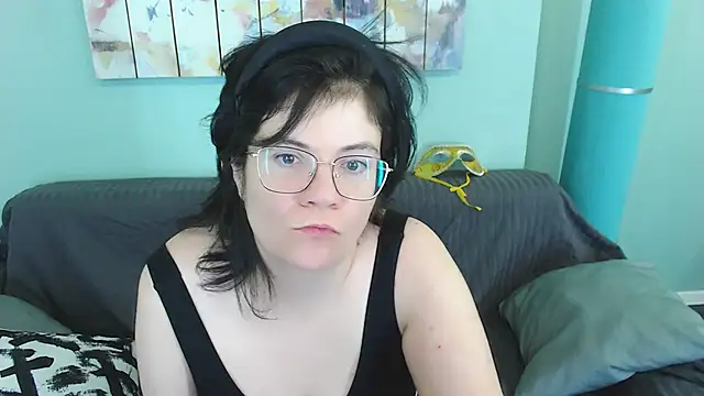 Snapshot of EverlyRays chatting on February 17, 7:23 pm EverlyRays online show from February 17, 7:23 pm