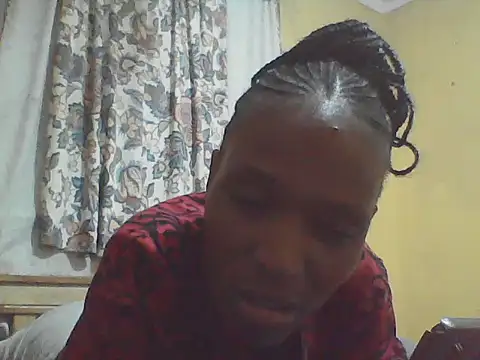 Snapshot of Smillie_prety chatting on June 10, 7:04 pm Smillie prety online show from June 10, 7:04 pm