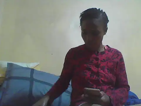 Smillie prety online show from May 18, 5:40 pm