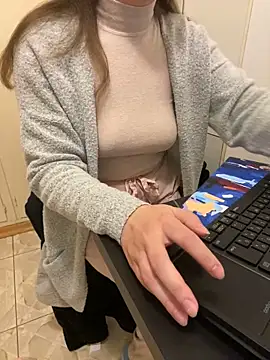 AlisaaRose online show from March 12, 7:25 pm