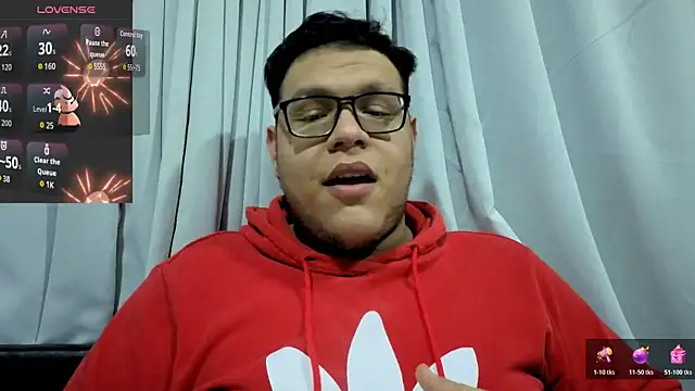 Snapshot of batman2433 chatting on October 29, 12:53 am batman2433 online show from October 29, 12:53 am