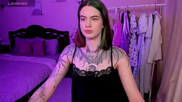 Snapshot of NikkieKatty chatting on March 8, 5:33 pm NikkieKatty online show from March 8, 5:33 pm