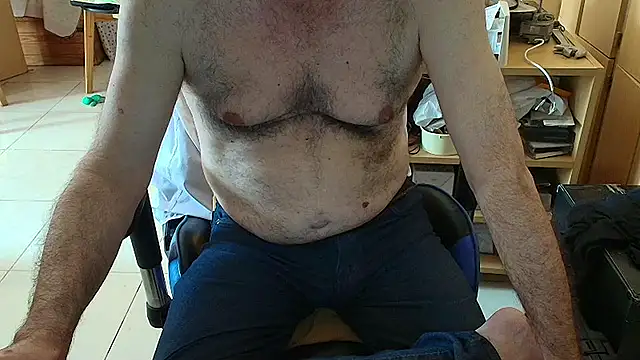 Snapshot of angelgarcia269 chatting on February 1, 11:41 am angelgarcia269 online show from February 1, 11:41 am