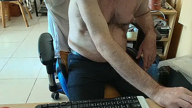 Snapshot of angelgarcia269 chatting on February 22, 11:56 am angelgarcia269 online show from February 22, 11:56 am