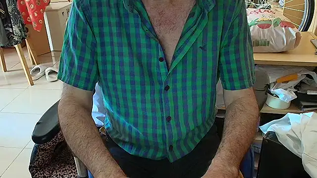 Snapshot of angelgarcia269 chatting on January 6, 12:42 pm angelgarcia269 online show from January 6, 12:42 pm