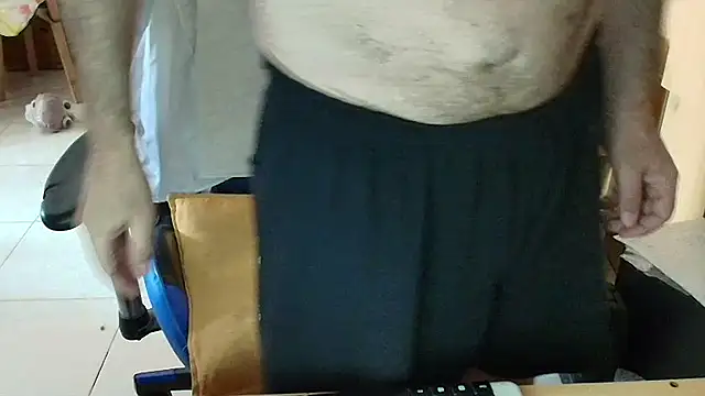 Snapshot of angelgarcia269 chatting on February 12, 1:55 pm angelgarcia269 online show from February 12, 1:55 pm