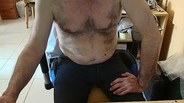 Snapshot of angelgarcia269 chatting on February 14, 12:49 pm angelgarcia269 online show from February 14, 12:49 pm