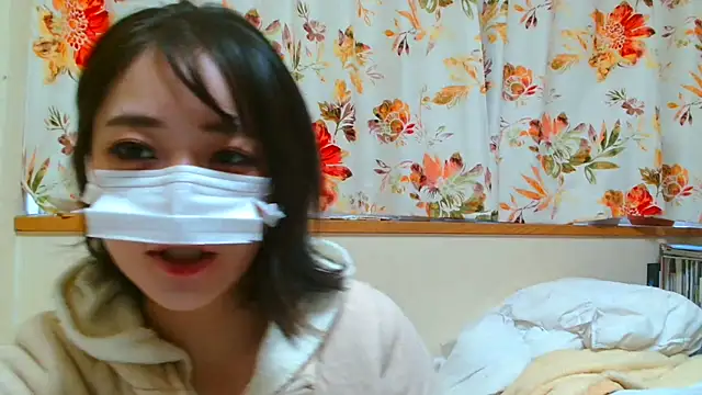 Snapshot of liliyRiSAcha-n chatting on February 6, 6:42 am liliyRiSAcha-n online show from February 6, 6:42 am