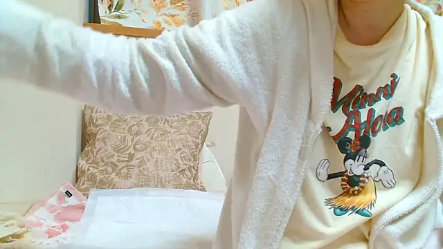 Snapshot of liliyRiSAcha-n chatting on February 13, 8:14 am liliyRiSAcha-n online show from February 13, 8:14 am