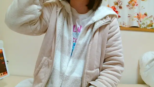 Snapshot of liliyRiSAcha-n chatting on February 4, 8:20 am liliyRiSAcha-n online show from February 4, 8:20 am