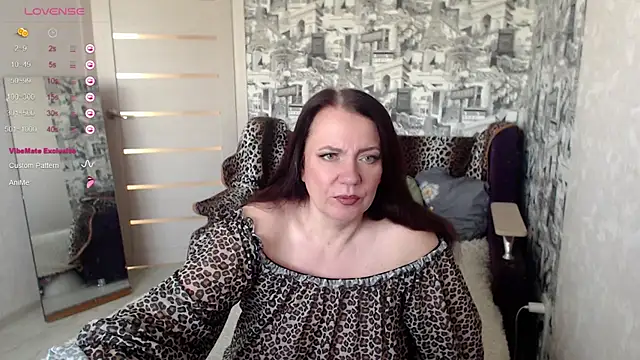 Snapshot of your_space chatting on June 24, 11:57 pm your space online show from June 24, 11:57 pm