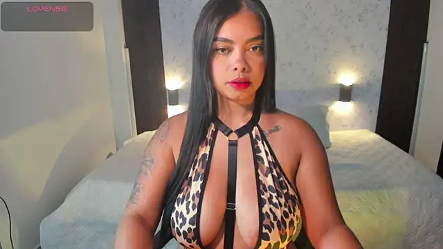 Snapshot of MartinaBianchi chatting on October 22, 1:27 am MartinaBianchi online show from October 22, 1:27 am