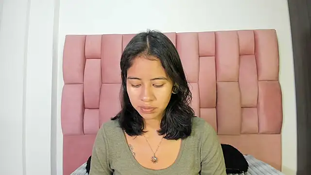 JuliKim  online show from September 29, 1:06 pm