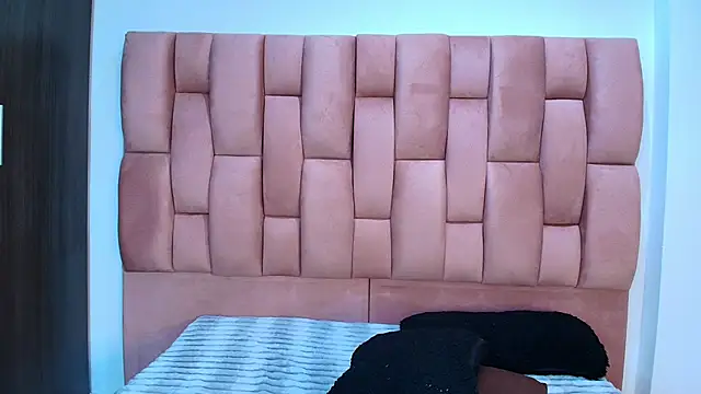 JuliKim  online show from February 21, 1:02 pm