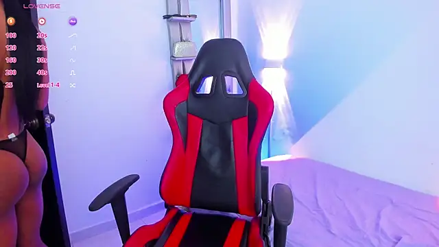 Snapshot of Fenty_XX chatting on November 14, 6:28 am Fenty XX online show from November 14, 6:28 am