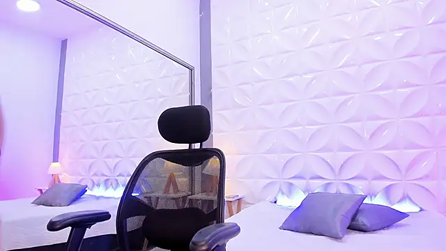 Snapshot of Fenty_XX chatting on February 1, 12:47 pm Fenty XX online show from February 1, 12:47 pm