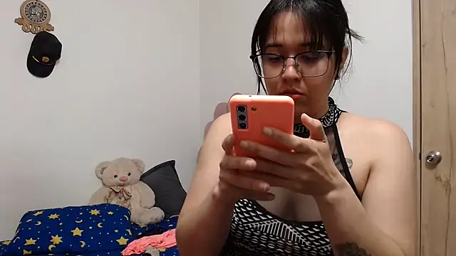 Snapshot of lady_hot2xx chatting on June 23, 1:47 am lady hot2xx online show from June 23, 1:47 am