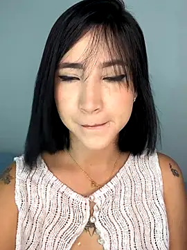 emma woods  online show from October 29, 10:36 am