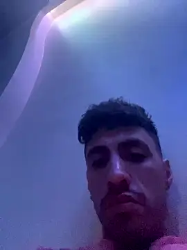 Snapshot of Diegafacil chatting on November 10, 5:12 am Diegafacil online show from November 10, 5:12 am