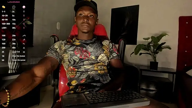 DannSmmith online show from April 24, 3:19 am