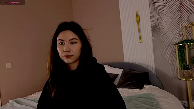 Marie Diaze online show from May 4, 5:11 am