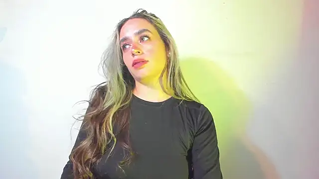 Snapshot of Natalia_Suarez chatting on October 2, 2:15 am Natalia Suarez online show from October 2, 2:15 am