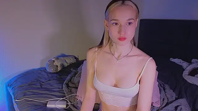 Snapshot of shey1i chatting on February 10, 9:14 pm shey1i online show from February 10, 9:14 pm