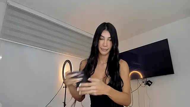 Snapshot of GarciaMilu chatting on February 5, 1:37 am GarciaMilu online show from February 5, 1:37 am