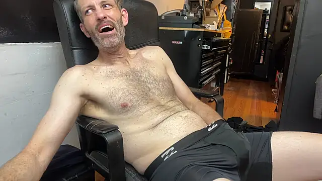 leanjamesdean online show from May 18, 11:31 pm