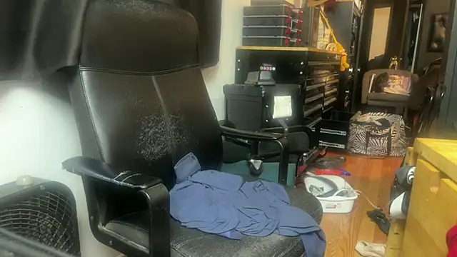 leanjamesdean online show from October 11, 3:13 pm