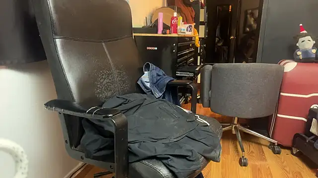 Snapshot of leanjamesdean chatting on December 15, 2:39 am leanjamesdean online show from December 15, 2:39 am