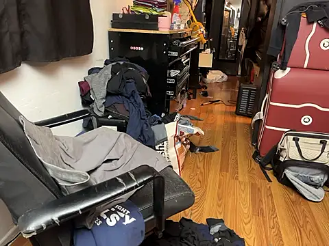 Snapshot of leanjamesdean chatting on February 23, 2:02 am leanjamesdean online show from February 23, 2:02 am