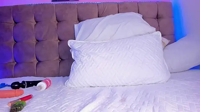 aleja cute  online show from March 13, 6:48 am