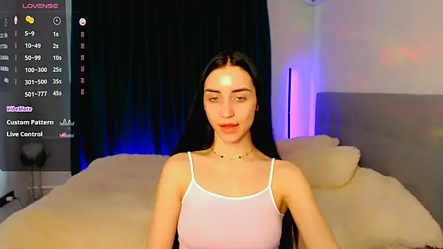 Snapshot of Kemi__Jordan chatting on March 19, 8:23 am Kemi Jordan online show from March 19, 8:23 am