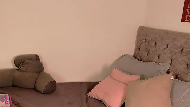 Samara Kim online show from April 10, 8:38 pm