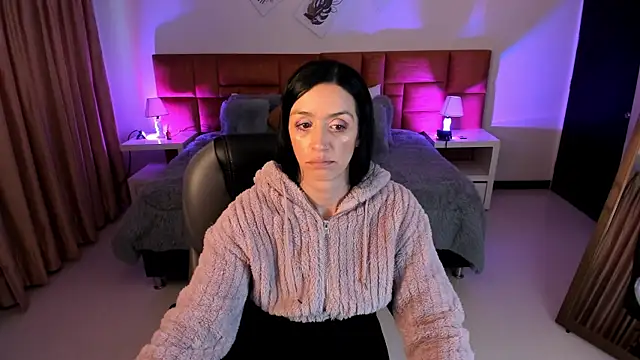 Kristen Garner online show from October 21, 8:08 pm