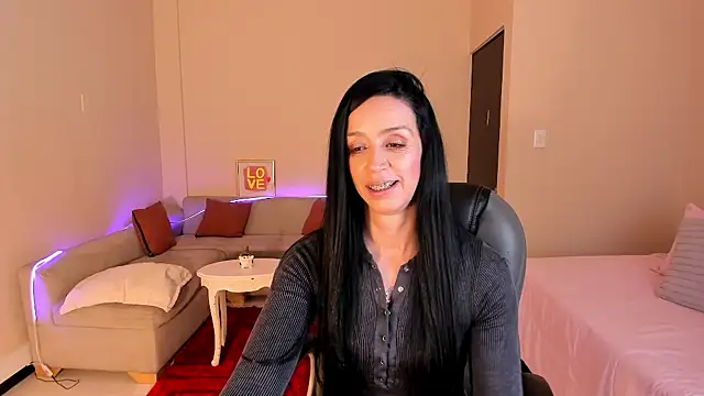 Kristen Garner online show from July 14, 7:42 pm