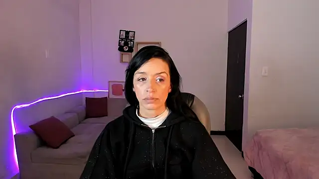 Snapshot of Kristen_Garner chatting on December 20, 7:17 pm Kristen Garner online show from December 20, 7:17 pm