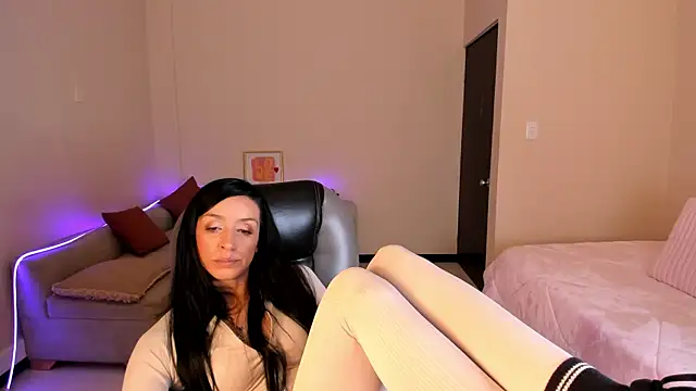 Kristen Garner online show from April 30, 8:57 pm