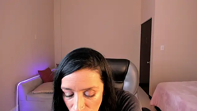 Kristen Garner online show from May 25, 8:18 pm