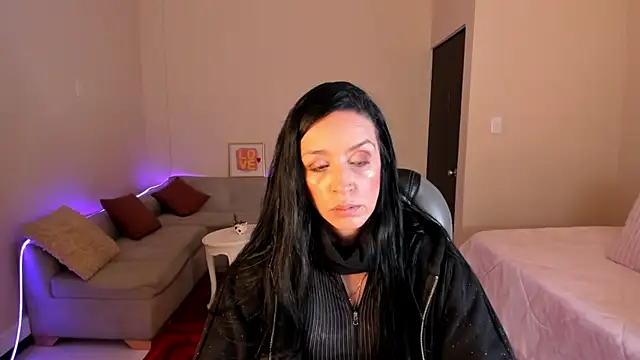 Kristen Garner online show from May 1, 8:25 pm
