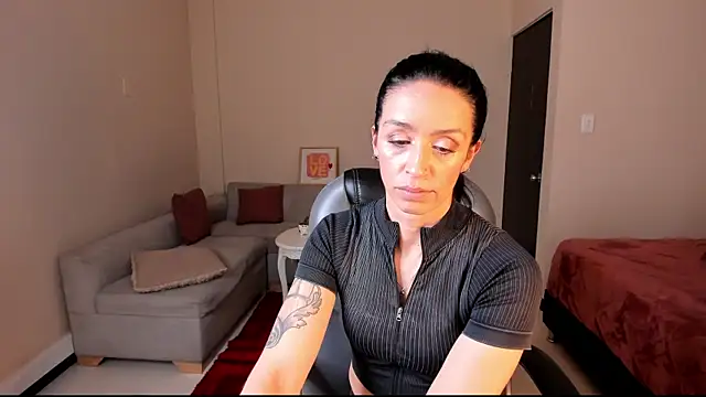 Kristen Garner online show from April 4, 8:26 pm