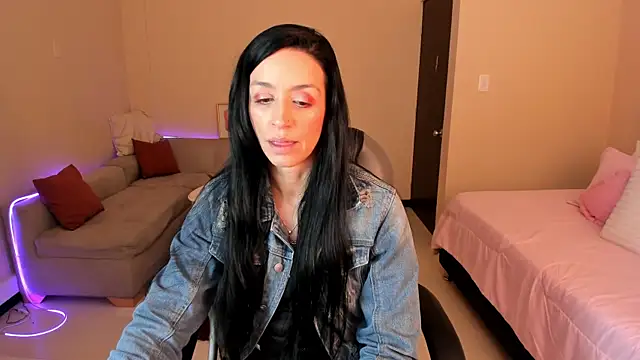 Kristen Garner online show from July 3, 7:42 pm