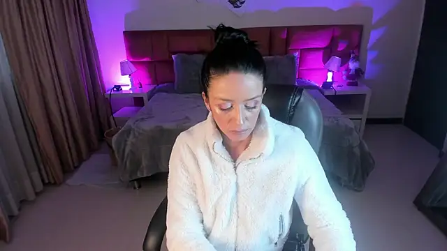 Kristen Garner online show from November 21, 9:25 pm