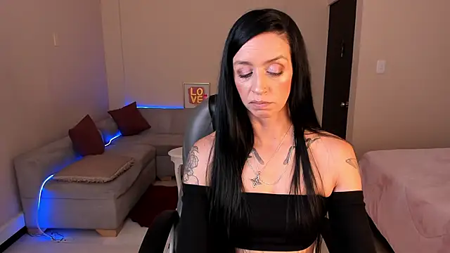 Kristen Garner online show from June 11, 8:17 pm