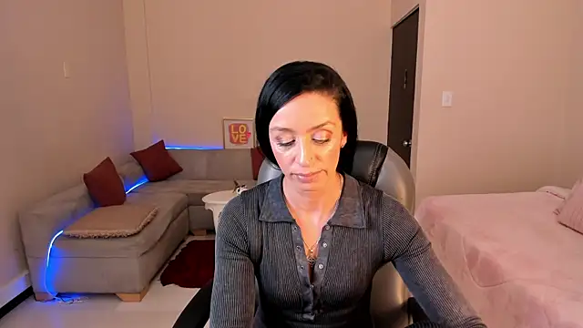 Kristen Garner online show from June 10, 8:32 pm