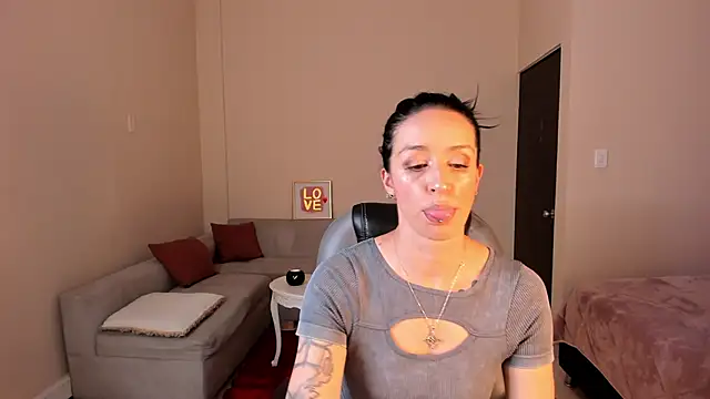 Kristen Garner online show from March 3, 7:54 pm