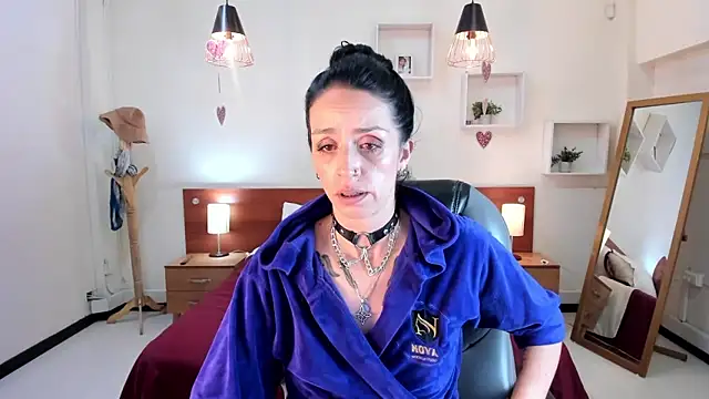 Kristen Garner online show from February 16, 1:14 am