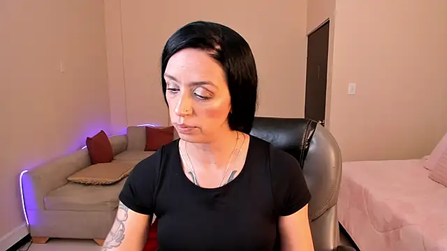 Kristen Garner online show from May 30, 8:14 pm